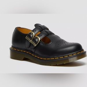 Size 8 8065 Mary Jane Dr.Martens